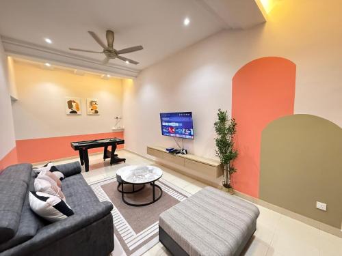 Kuantan House | DeMUJI5 14PAX 4BR NearTC, PS4, PoolTable, Netflix