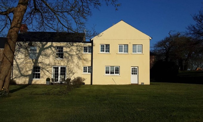 Haverfordwest House | Denant House · Peaceful Spacious House with Woodland & Log Fire