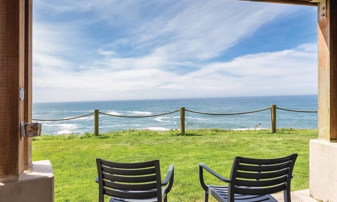 Depoe Bay Condo | Depoe Bay Condo! Right on the Ocean! Fantastic Views! (Nights 5, 6 &7 only $50)