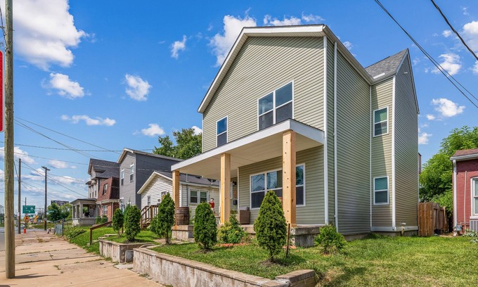 Shelby Park House | Derby - Bourbon Trail 4BR Pool Table Villa