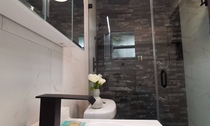 Coral Heights House | Description