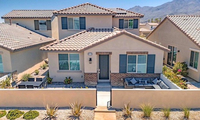 La Quinta House | Desert Bliss - Your La Quinta Paradise Awaits with shared pool, dog friendly.