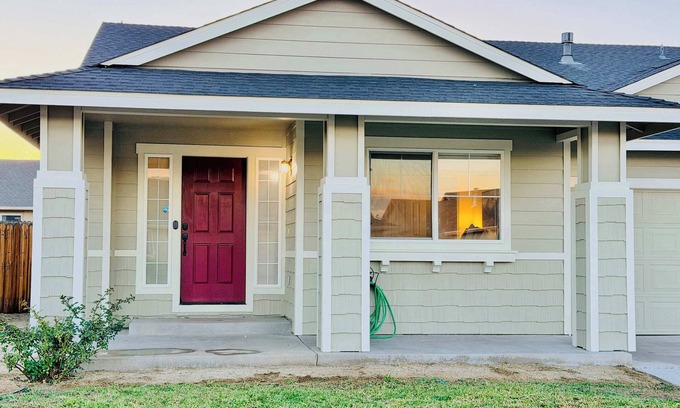 Fernley House | Desert Glow Residence✨🌵4Bedrooms|2Baths|Sleeps13