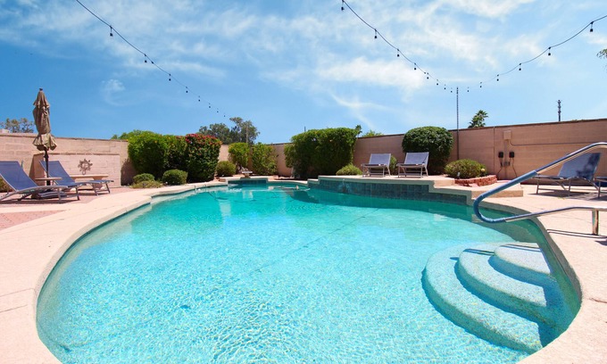 La Paz At Desert Springs House | Desert Jewel: Luxurious Retreat & Poolside Bliss