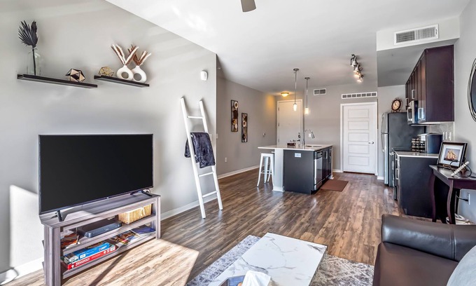 Desert View Village Condo | ★ Desert Living ★ Pets ★ Heated Pool ★ Gym ★ Shops