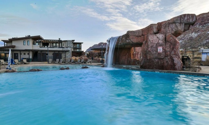 Moab South Valley Condo | Desert Moab Escape- Sage Creek 3BR Condo Pool - C2