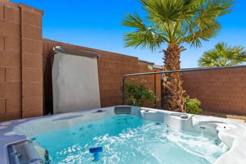 Washington House | Desert Oasis Hot Tub, Fire Pit, Pool,