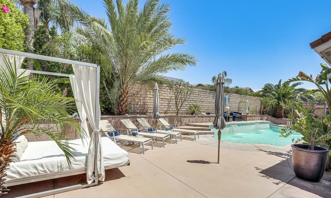 Vista Norte House | Desert Sophistication: Saltwater Pool, Spa, Cabana