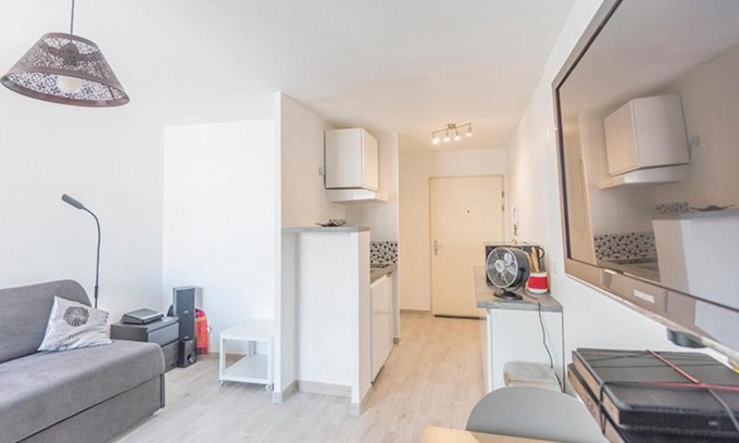 Lodi Apartment | Design studio with BALCONY in MARSEILLE