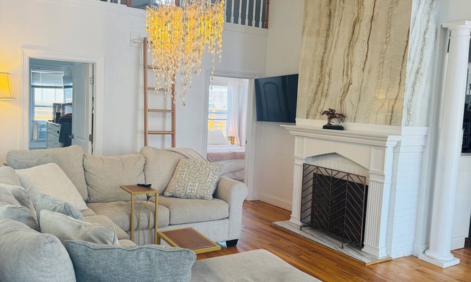 Ocean Beach House | Designer 5 Bedroom, 3.5 bath home. Pool, Hot Tub, Pizza Oven, BBQ, bicycles.