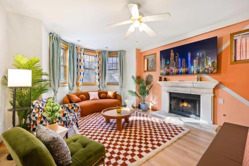 Wicker Park Apartment | Designer Apt Billiards Private Patio 1 Parking