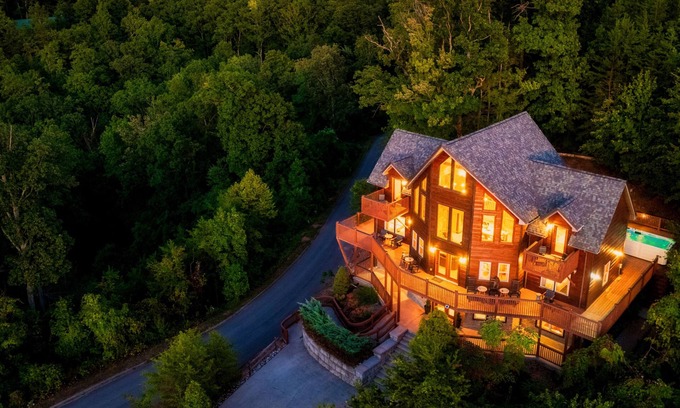 Wears Valley Cabin | Designer Lodge/Stunning Views/Heated Pool/Spa/Firepit/Games