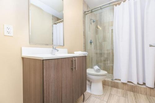 Downtown Boston Apartment | Designer Lux 4 bed Loft Steps to the State House