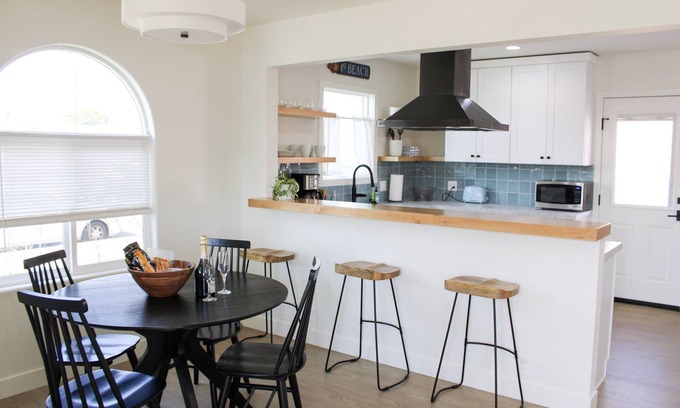 Del Aire House | Designer Remodel 3 bed/2 bath Beach House Near LAX