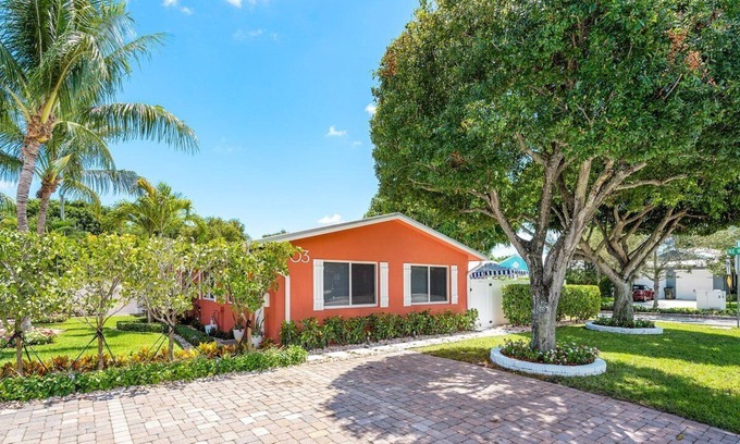 Delray Beach Cottage | Designer's Delray Hideaway in Delray's Hottest Neighborhood - Newly Renovated