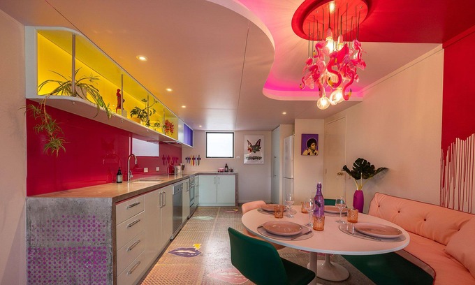 Wanaka Apartment | Designers dream apartment - views, pool & spa