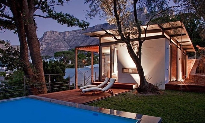 Cape Town City Centre Apartment | Designers Studio Apartment with Stunning Views on Cape Town
