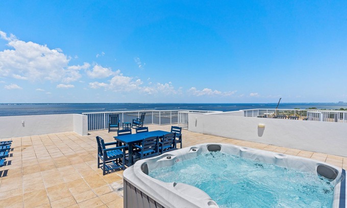 Fort Walton Beach Cottage | Destin West - Osprey PH02 ~ Rooftop Terrace w/Private Hot Tub & Grill