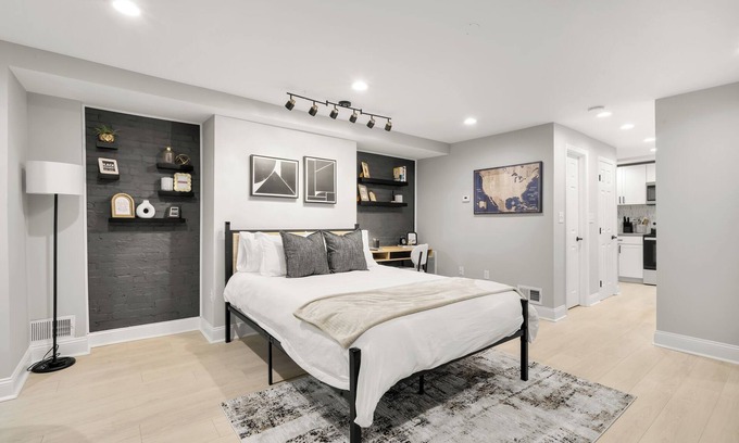 Near Northeast Apartment | Destination: DC - Luxury Condo 2 blocks from Union Market