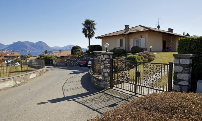 Baveno House | Detached 4½-room house with garden plot and beautiful lake view