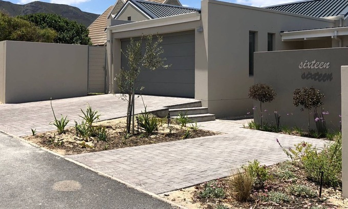 Hermanus Villa | Detached all-new villa on the coast.