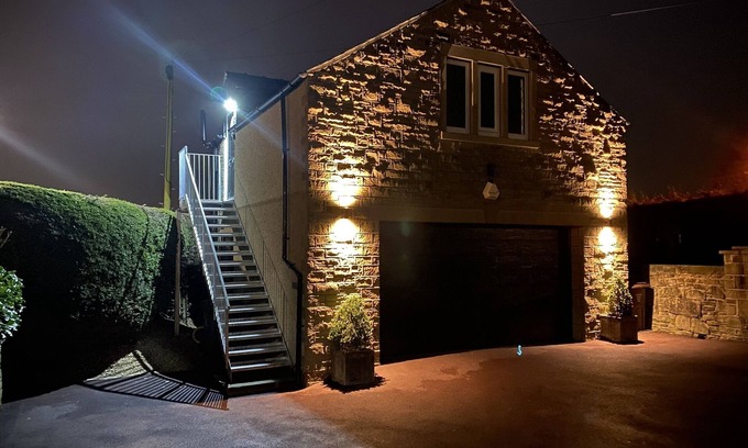 Silsden Apartment | Detached apartment with terrace great location and free parking