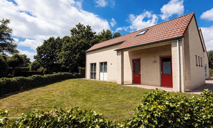 Ewijk House | Detached Bungalow by the Forest Edge