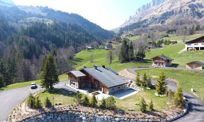 La Giettaz Ski Chalet | Detached chalet with spa area