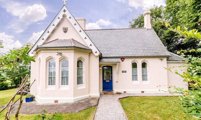 Tamerton Foliot Cottage | Detached Cottage,1/4 acre garden. Wonderful views, 3 bedrooms, pet friendly.