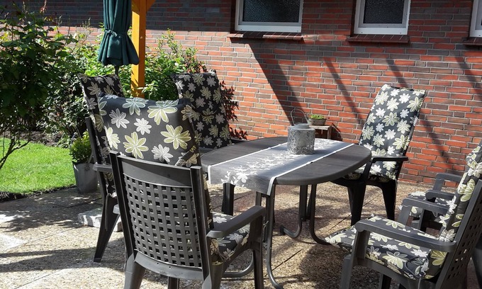 Hatshausen House | Detached holiday home in Moormerland, 3 stars, near Timmel, WiFi,