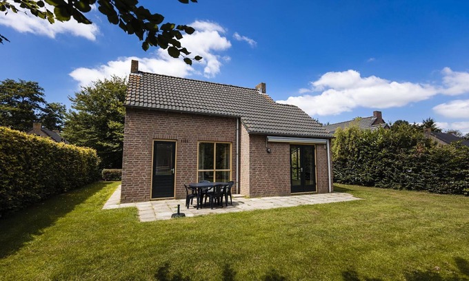 Ewijk House | Detached Holiday Home in Nijmegen with Sauna