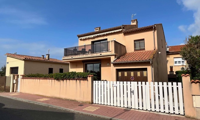 Portiragnes-Plage House | Detached house at only 80m from the sea, 4 bedrooms, for 10 people, at Portiragnes plage