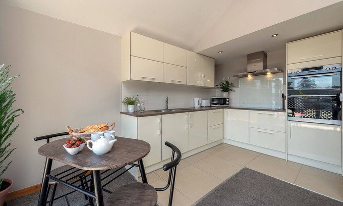 Netley Cabin | Detached Lodge with Hot Tub