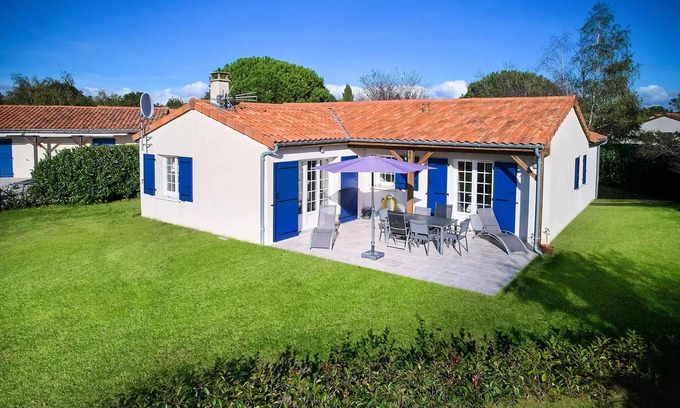 Vasles Villa | Detached villa, 2 bathrooms, sleeps 4