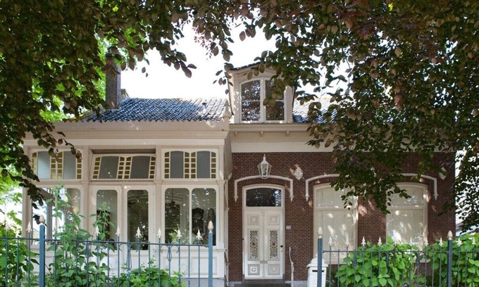 Oostwoud House | Detached villa with large garden on the water, hot tub, sauna and boats