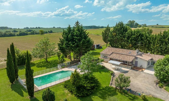 Saint-Colomb-de-Lauzun Bed & Breakfast | Detente au pays de Lauzun