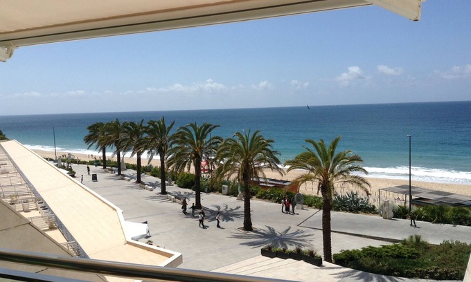 Santiago Apartment | Development in Sesimbra on the 1st line of beach in front of the sea