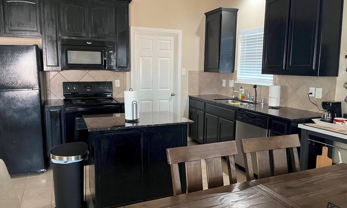 Fort Worth Apartment | DFW Room A - One Bedroom Apartment, Sleeps 1