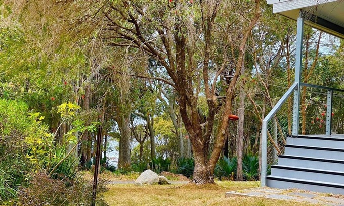 Depot Beach House | Dharraani House a Depot Beach Classic across the road from the beach
