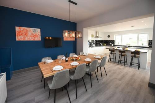 Airdrie House | Diamond House - 4 bedroom luxury home