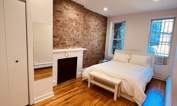Bedford-Stuyvesant House | Digital Nomad; Duplex, Washer & Dryer in Unit; MTR