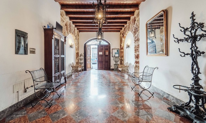Kalsa Apartment | Dimora Degli Scalzi Dive Into Palermo's History! Apartment in the City Center