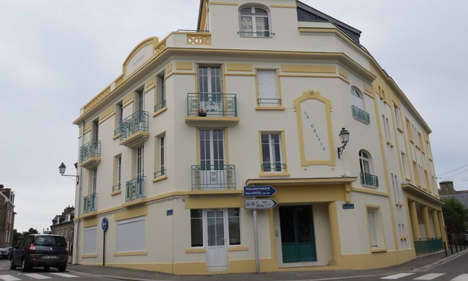 Dinard Apartment | Dinard Spacious apartment near St Enogat beach