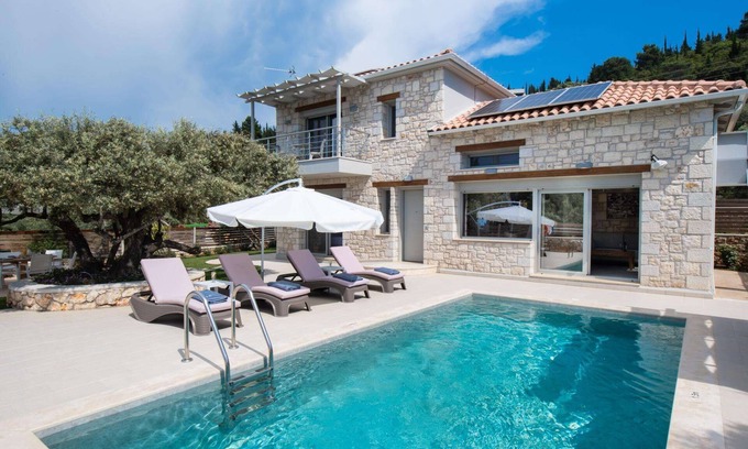 Tsoukaladhes Villa | Dioni - Three Bedroom Villa, Sleeps 6