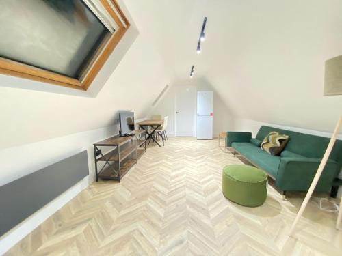 Lingfield Apartment | Dippen Hall Signature Apartment