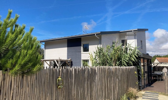 Saint-Jean-de-Monts Villa | Direct access to the beach