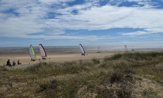 New Romney House | DIRECT ACCESS To Beach, Superb, Spacious family holiday home