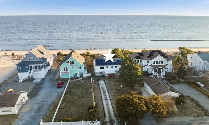 Slaughter Beach House | Direct Bay Front pet friendly home located in the quiet location of Slaughter Beach!