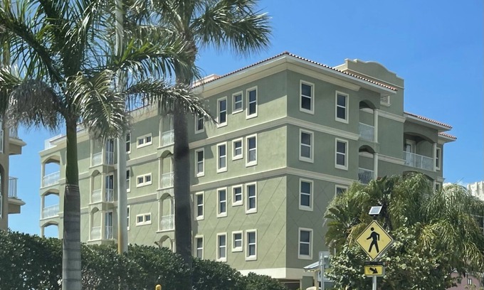St. Petersburg - Clearwater Condo | Direct beach front luxury condo