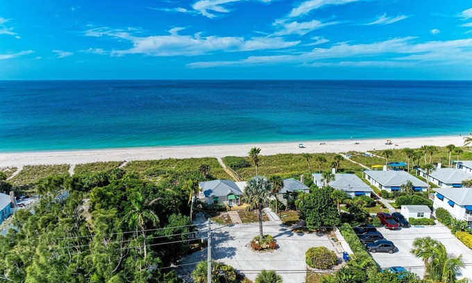 Nokomis Cottage | Direct Beachfront Cottage-Casey Key/Nokomis Beach-1 Bedroom